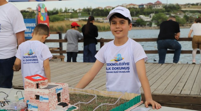 Gölbaşı'nda Teknolojiye İlk Dokunuş programında projeler sergiledi