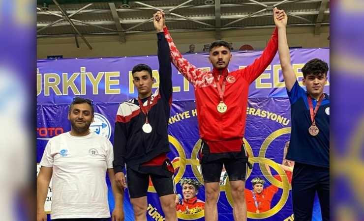 Kahramankazan Belediye Spor'un sporcusu halterde Türkiye şampiyonu oldu