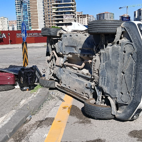 Ankara'da iki araç kafa kafaya çarpıştı: 2'si bebek 6 kişi yaralandı