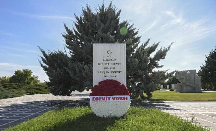 Bülent Ecevit başkentte kabri başında anıldı!