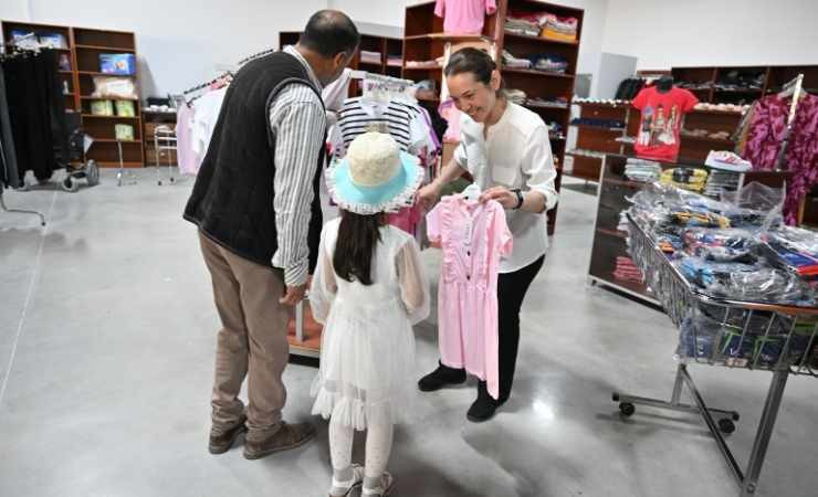 Altındağ Belediyesi bayram öncesi 300 çocuğu sevindirdi