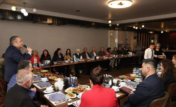 Başkan Mesut Özarslan Keçiörenli muhtarlarla bir araya geldi