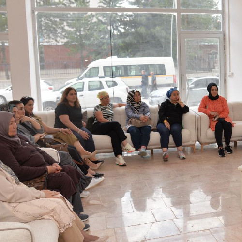 Kahramankazan Belediyesinden kadınlara hayatla ilişkilerini fark ettiren seminer