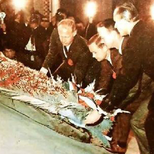 Aya ayak basan ilk insanlar oldular, dünyaya gelince Ankara'ya uğradılar - Resim : 2