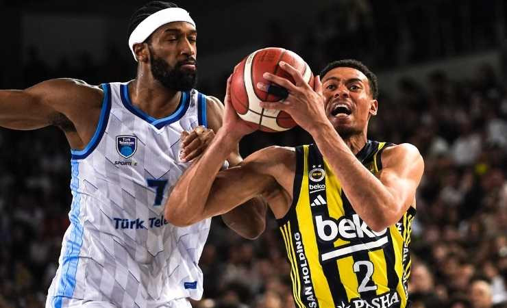 Türk Telekom başkentte Fenerbahçe Beko'yu 85-77 yenerek seriyi eşitledi