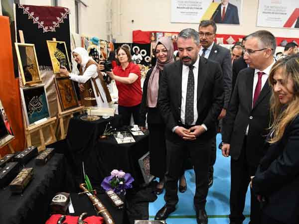 Pursaklar Belediyesi'nin sergisinde el emeği ürünler görücüye çıktı