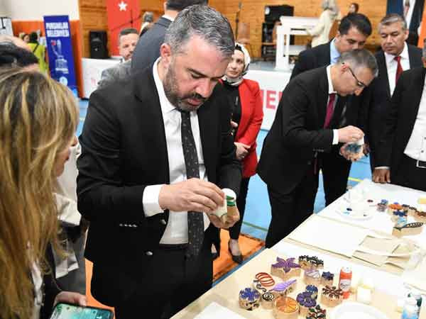 Pursaklar Belediyesi'nin sergisinde el emeği ürünler görücüye çıktı - Resim : 2
