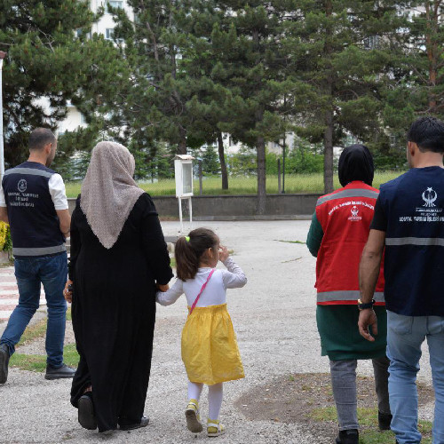 Kahramankazan Belediyesi bayram öncesi çocukların yüzünü güldürdü