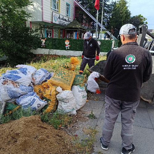 Etimesgut Belediyesi merkez mahallelerde temizlik seferberliği başlattı