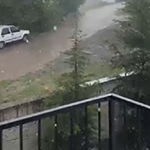 Gök gürültüsü ve sağanak yağış Ankara'da etkisini gösterdi - Resim : 2