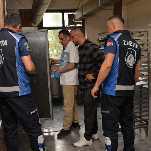 Kahramankazan Belediyesi ekipleri bayram öncesi tatlıcıları denetledi - Resim : 2