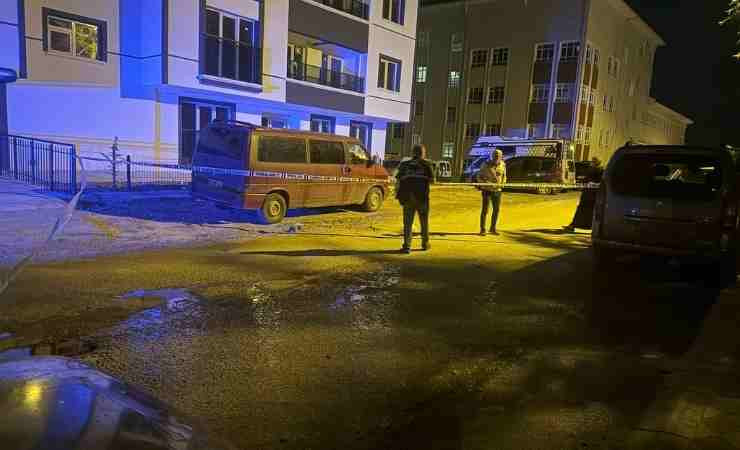 Sincan'da sokak ortasında babasını bıçaklayıp ağır yaralayarak kaçtı!