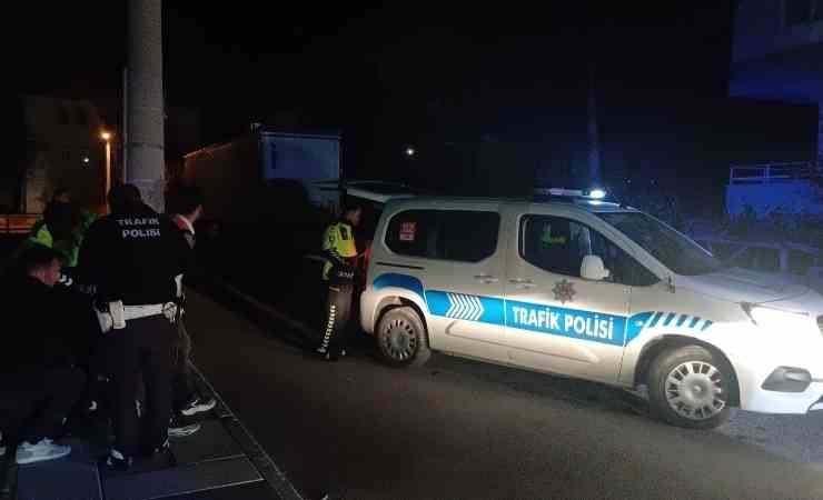 Çorum'da polisten kaçan sürücü ehliyetsiz ve alkollü çıkınca 95 Bin TL ceza kesildi