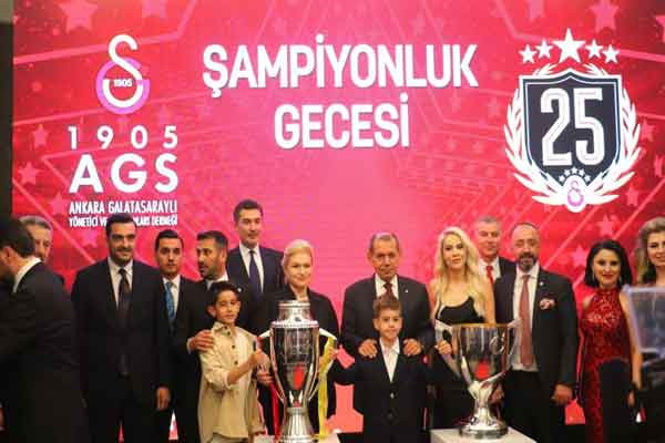 Galatasaraylı taraftarlar 25. şampiyonluğu Ankara'da kutladı - Resim : 2