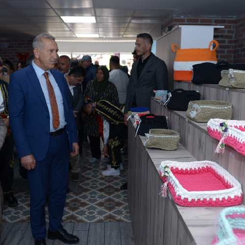 Özel öğrenciler Kahramankazan Belediyesi Engelsiz Kafe'de sergi açtı - Resim : 3
