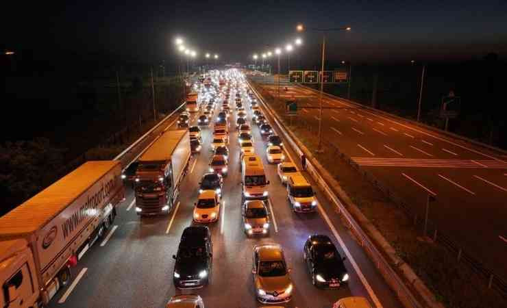 Düzce'den Ankara istikametine 675 bin araç geçti