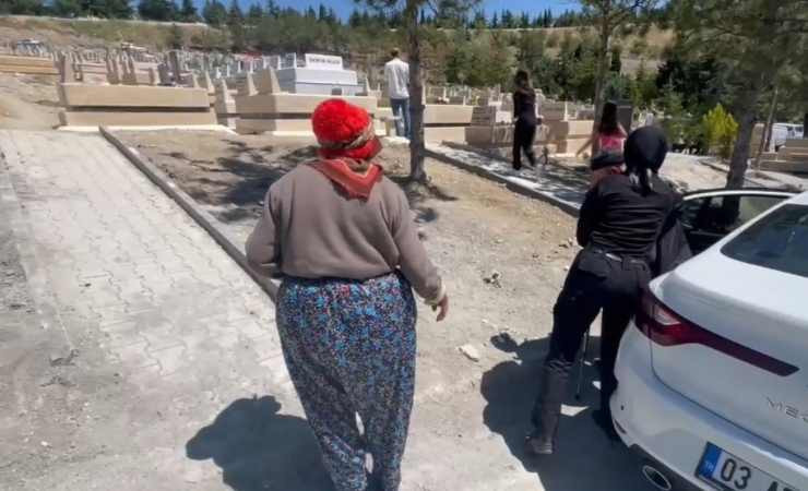 Çocuklarının Ankara'daki kabrini ziyaret edemeyen yaşlı çifte bayram jesti