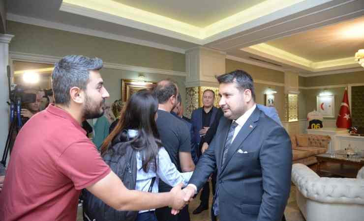 Başkan Selim Çırpanoğlu Kahramankazan Belediyesi'nde personellerle bayramlaştı