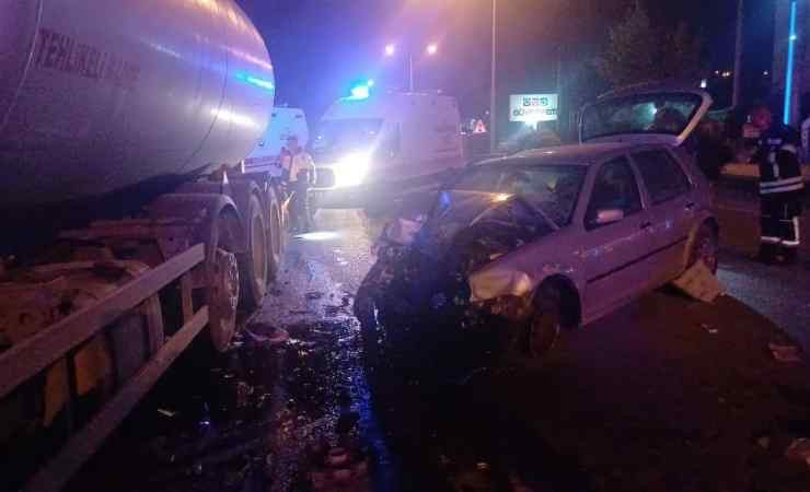 Çorum'da akaryakıt tankeriyle çarpışan otomobilin sürücüsü hayatını kaybetti