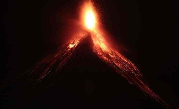 Guatemala’da Fuego Yanardağı patladı, 700 kişi evlerinden tahliye edildi