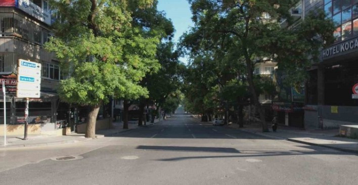 Başkent sokakları Kurban Bayramı'nın ilk gününde boş kaldı