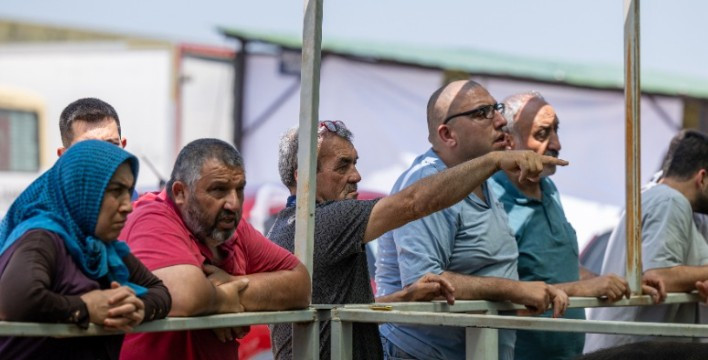 Pursaklar Belediyesi, kesim alanında bekleyen vatandaşlara ikramda bulundu