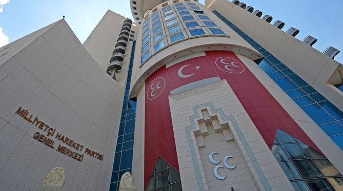 Siyasi partiler gün içinde bayramlaşma ziyaretleri gerçekleştirecek