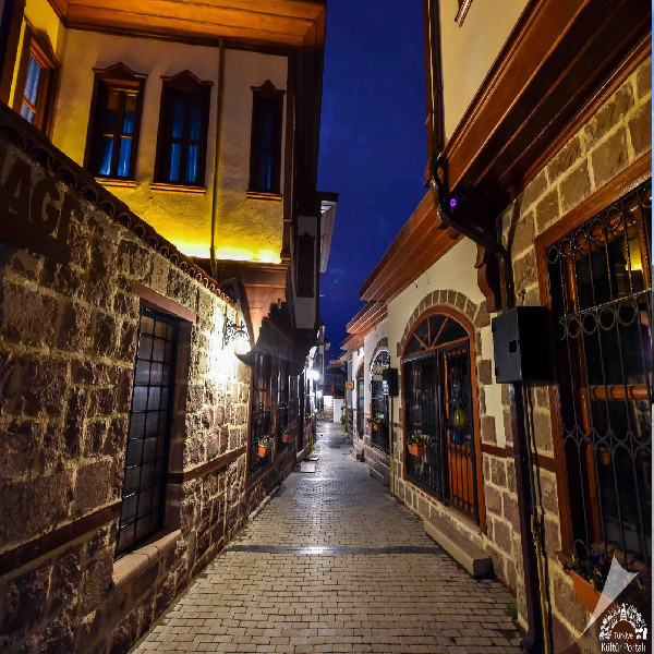 Ankara'da gece gezisine çıkmak isteyenler için gidilecek yer önerileri