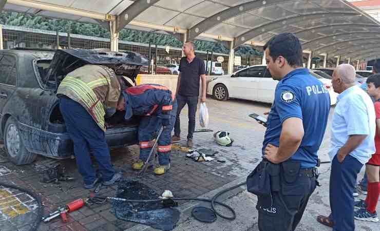 Kahramankazan'da park halindeki otomobilde yangın çıktı