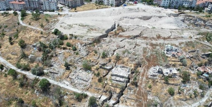 Keçiören'de mahalle sakinlerinin heyelan endişesi - Resim : 2