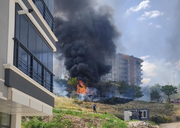 Mamak'ta 2 çocuğun bir parkı yaktığı iddia edildi