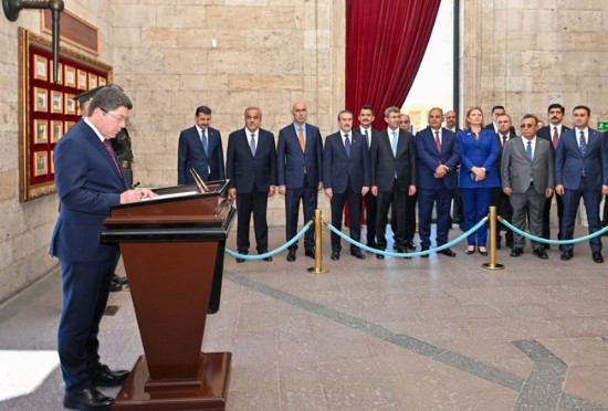 Bakan Tunç ve HSK üyelerinden Anıtkabir'e ziyaret