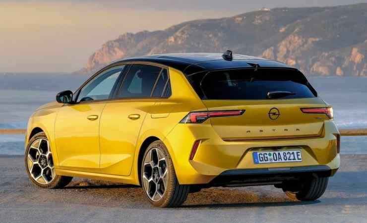 81.000 TL'lik çifte indirimli Opel Astra tek fiyatla satışta