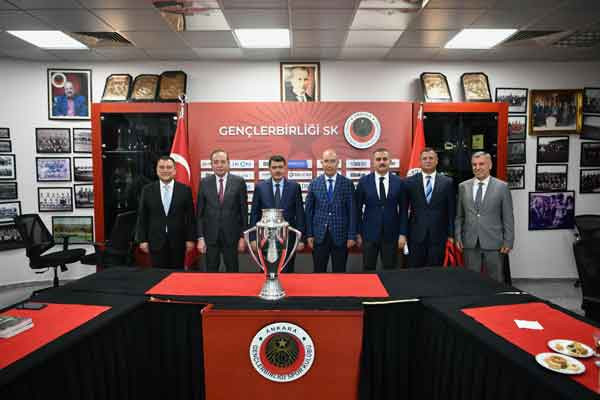 Ankara Valisi Vasip Şahin, Gençlerbirliği'ni ziyaret etti - Resim : 3