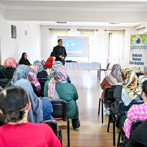 Altındağ Belediyesi vatandaşlara çevreyi temiz bırakma konusunda seminer verdi