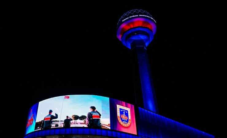 Atakule ve Ankara Kalesi jandarmanın renkleriyle ışıklandırıldı