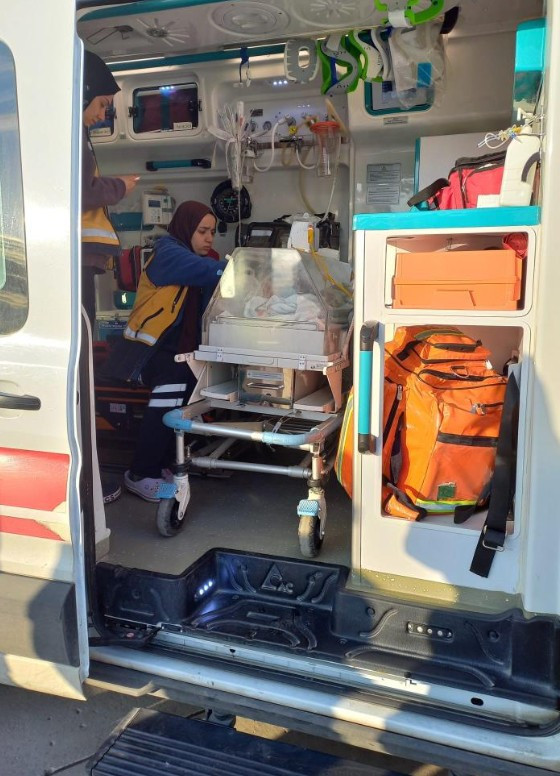 Ağrı'da beyin kanaması geçiren prematüre bebek ambulans uçakla Ankara'ya sevk edildi