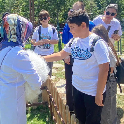 Pursaklar Belediyesi Endemik Vadi Etimesgut'tan gelen ortaokul öğrencilerini misafir etti - Resim : 2