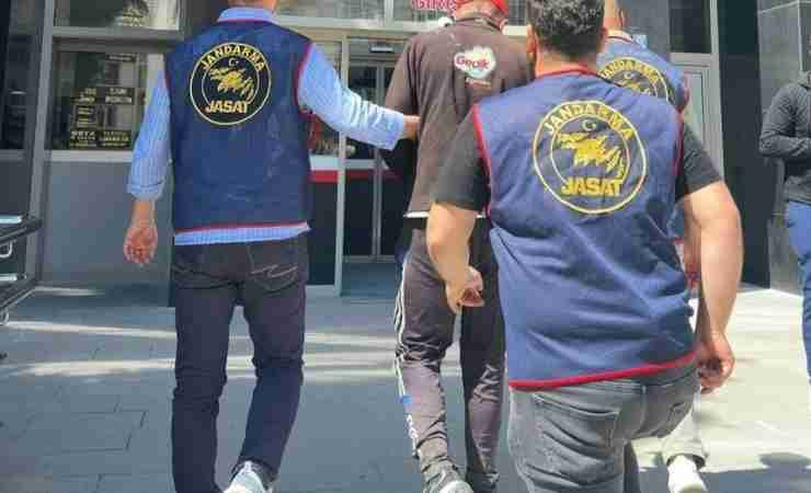 Çorum'da jandarma aranan şahıslara geçit vermiyor