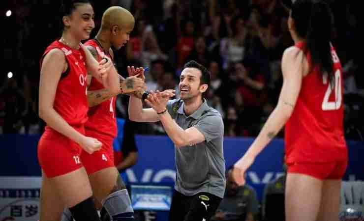 Filenin Sultanları Dominik Cumhuriyeti'ni set vermeden 3-0'la geçti