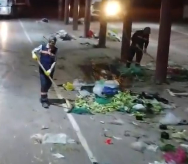 Kahramankazan Belediyesi Salı Pazarını düzenli olarak temizliyor - Resim : 2
