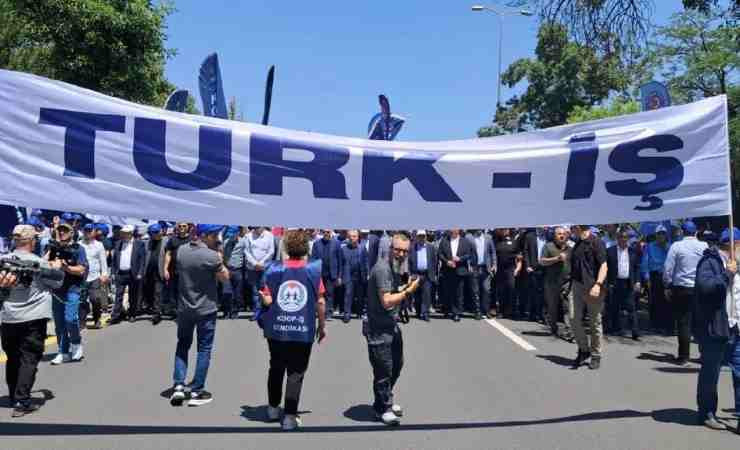 TÜRK-İŞ kamu işçileri için 81 ilde 5 haftalık eylem kararı aldı