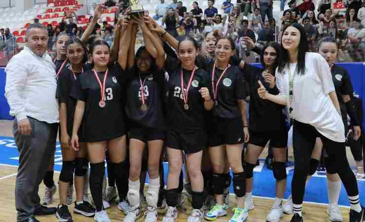 Etimesgut Belediyesi 2. Geleneksel Altyapı Voleybol Turnuvası yapıldı