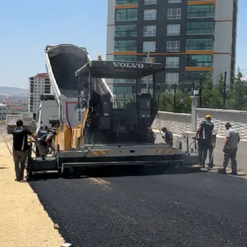 Sincan Belediyesi yollarda asfaltlama hizmetine aralıksız devam ediyor