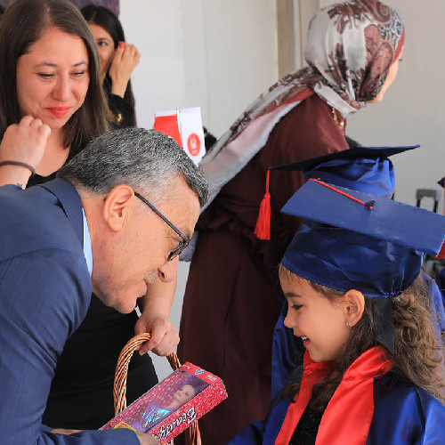 Keçiören Belediyesi minik çocukların mezuniyet heyecanına ortak oldu