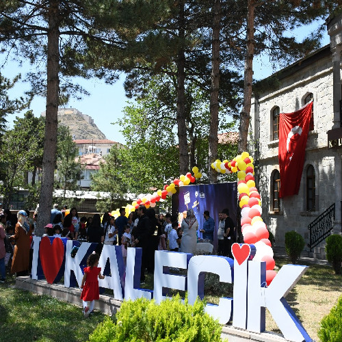 Kalecik Belediyesinden öğrencilere karne hediyesi: Karneyi getirene kitap ve sinema bileti hediyesi