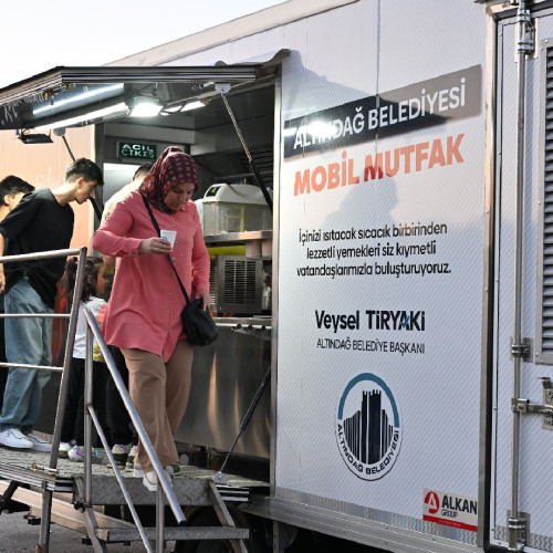 Altındağ Belediyesi Filenin Sultanları'nın Milletler Ligi heyecanını dev ekranda yaşatıyor
