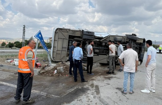 Polatlı'da kamyonet ve minibüs çarpıştı: 3 yaralı! - Resim : 2