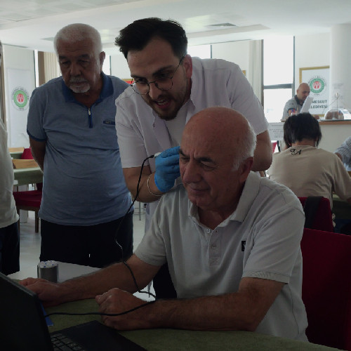 Etimesgut Belediyesi işitme kaybının erken tespiti için yaşlı bireylere frekans testi yaptı