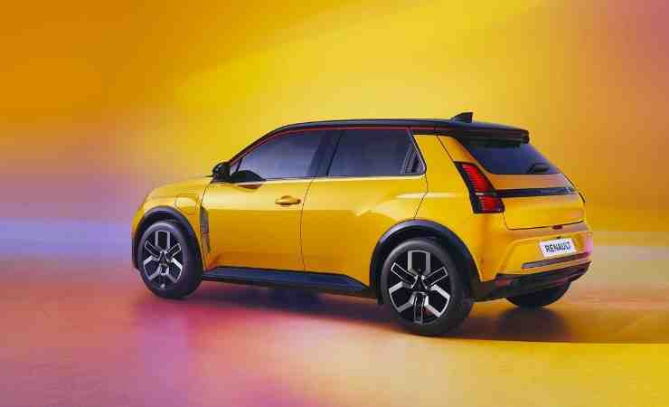Yılın otomobili Renault R5 Türkiye'de satışa çıktı